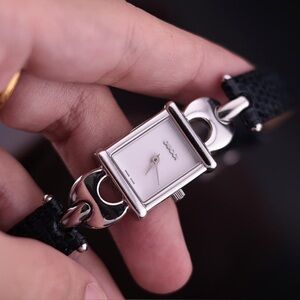 Vintage 1990s Gucci Tank 1800L Women’s Dress Watch
Swiss Made, Silver Toned